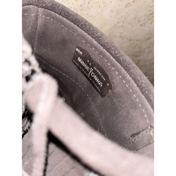 Minnetonka Double Fringe Gray Suede Moccasin Ankle Zip Booties Women 9.5 - Picture 8 of 9